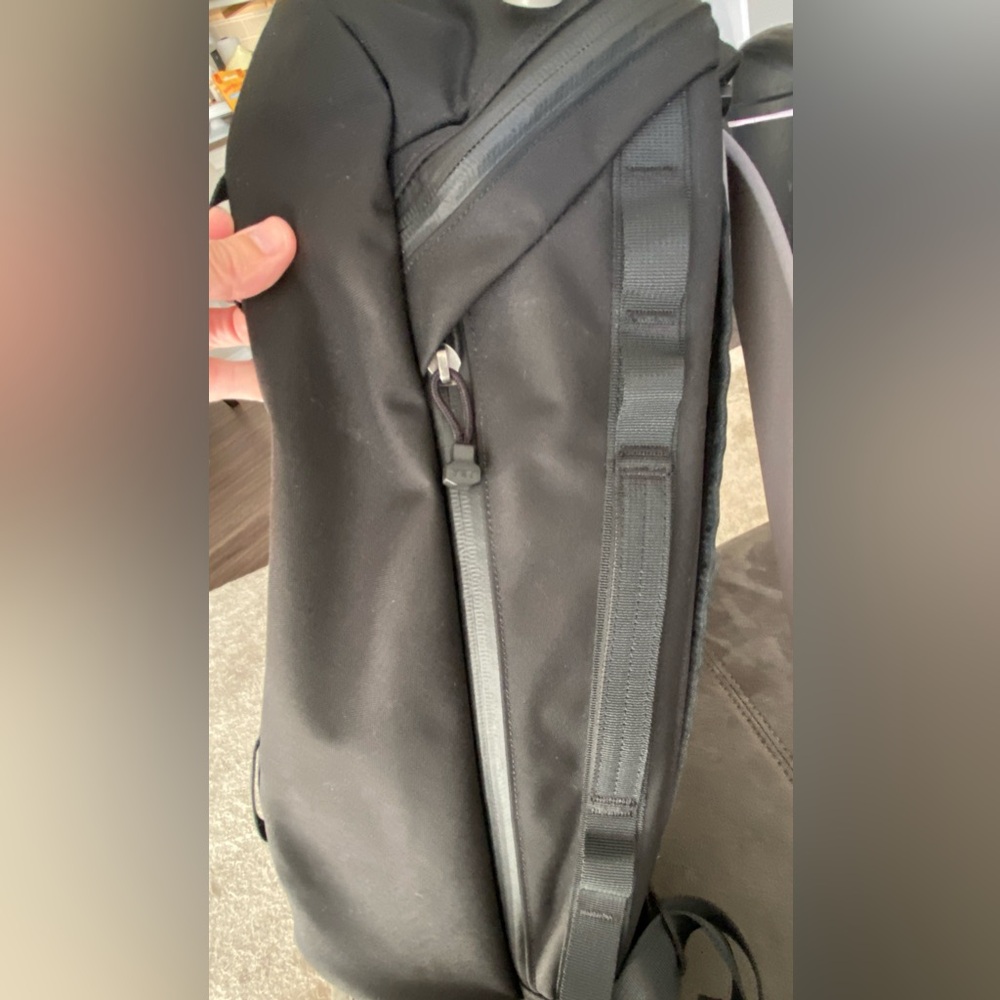YETI crossroads 22L Backpack NWOT - Picture 11 of 16